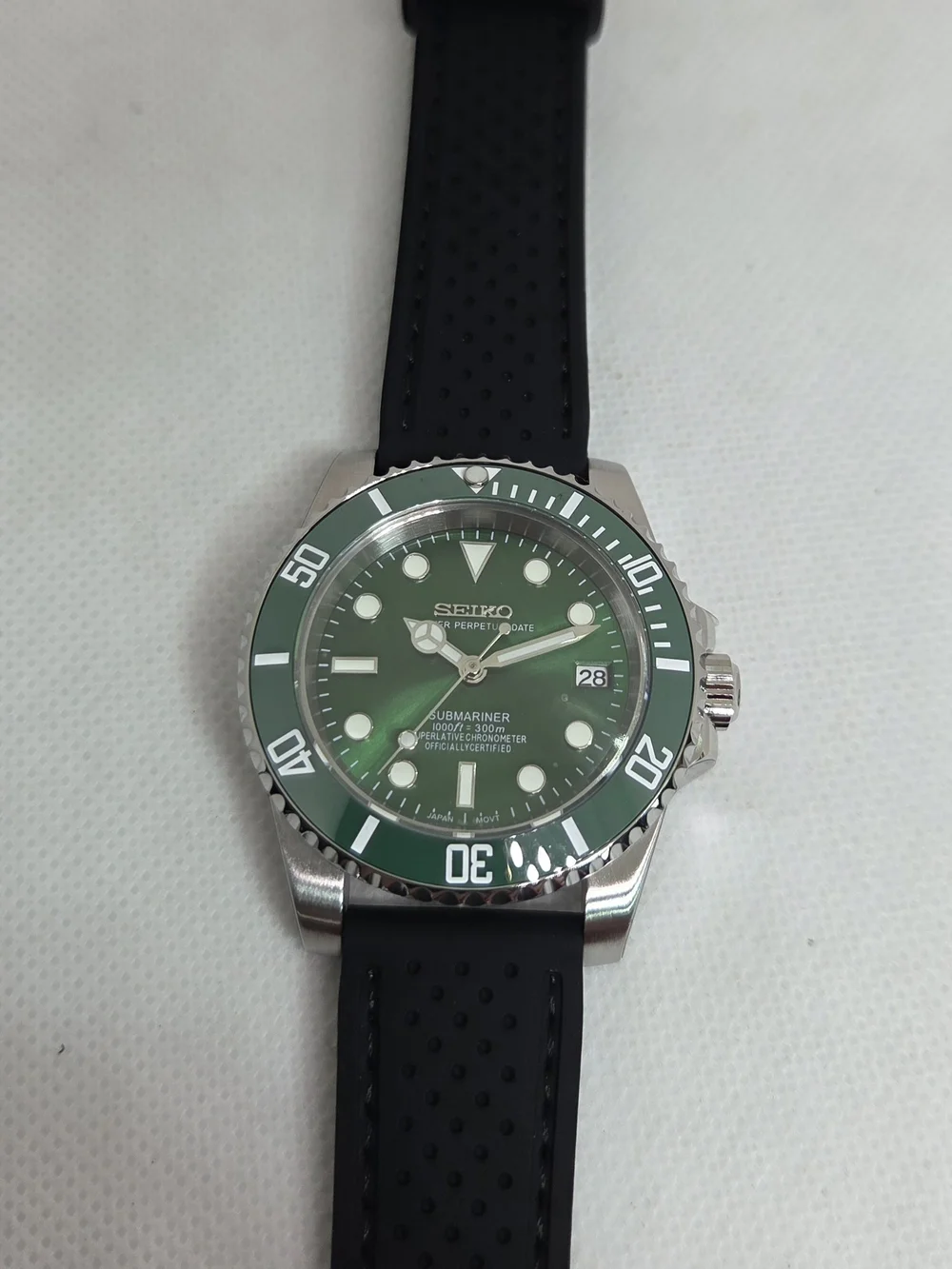 Custom 40mm Automatic Seiko Mod Watch NH35 Submariner Hulk